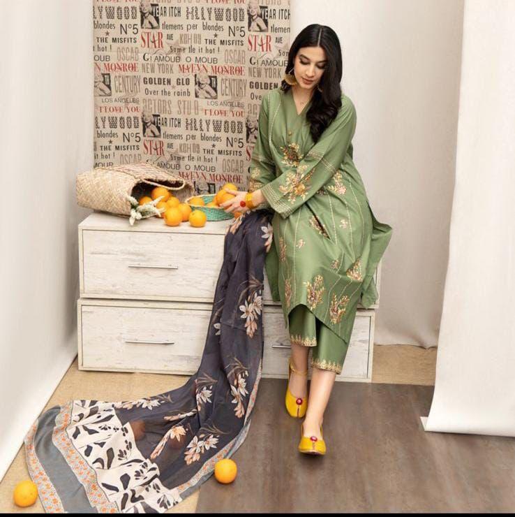 3 Pcs Women's Unstitched Embroidered Suit